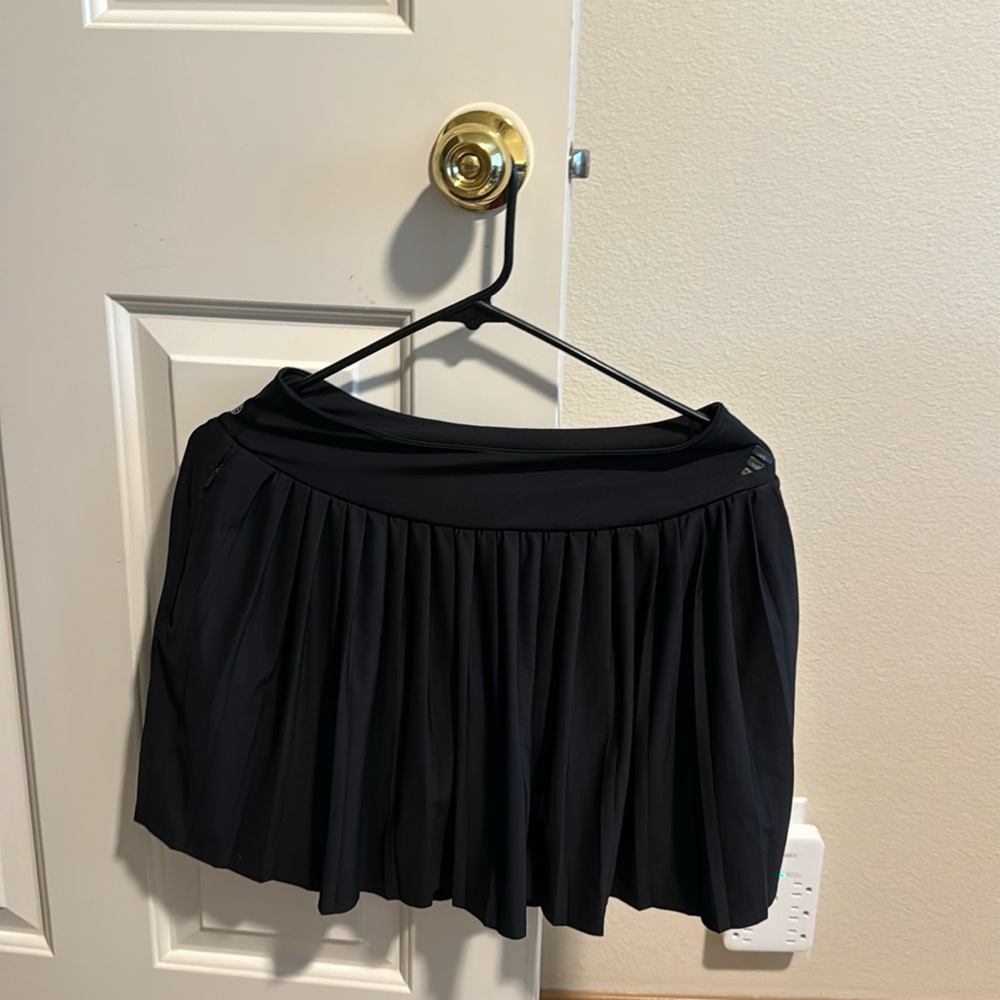 Adidas tennis skirt in XS